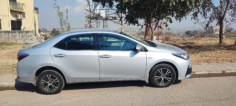 Toyota Corolla GLI 2017 call and Whatsapp 0-3-1-0-4-1-5-8-8-8-3 2