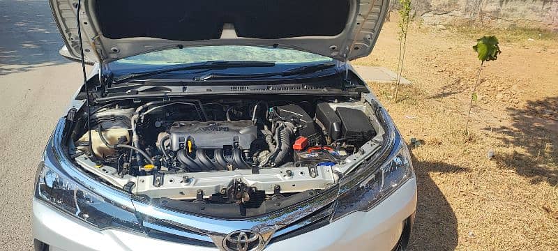 Toyota Corolla GLI 2017 call and Whatsapp 0-3-1-0-4-1-5-8-8-8-3 19