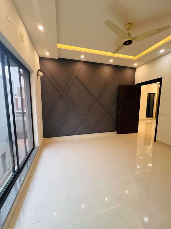 10 Marla Brand new house for sale bahria town lahore 10