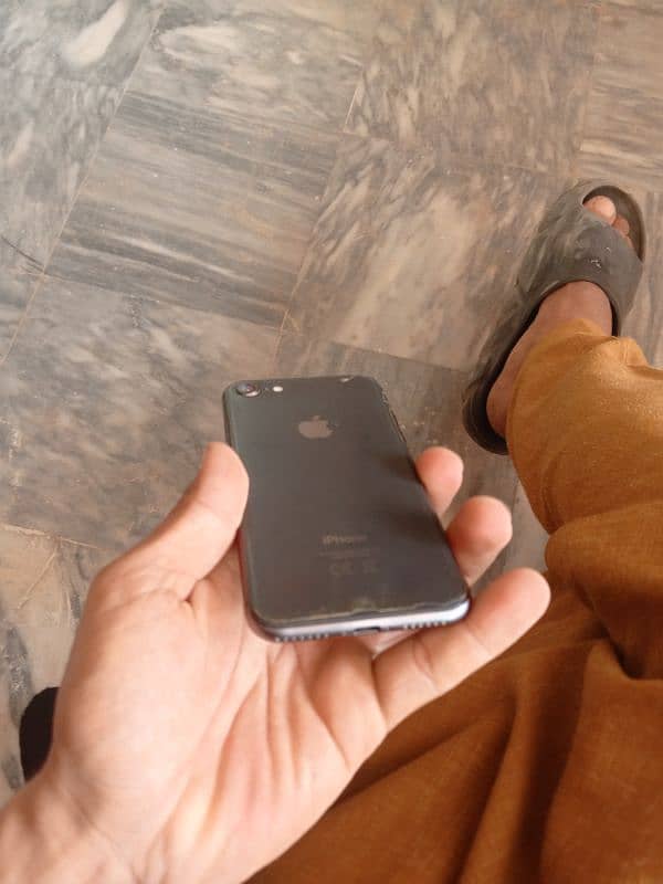 iPhone 8 all ok mobile hai non PTA hai 2