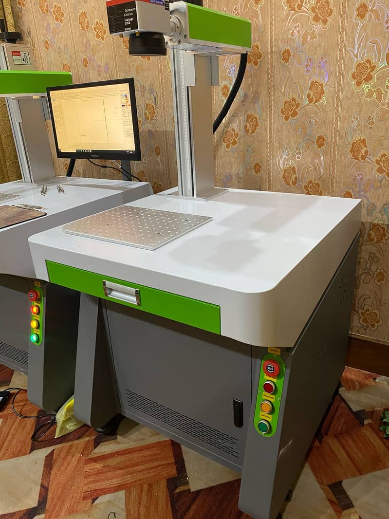 Fiber Laser Marking Machine / LASER MACHINE 1