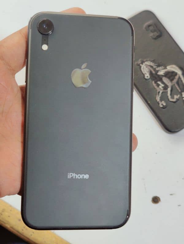 I phone xr 64gb all ok 10/10 non pta but sim working 4