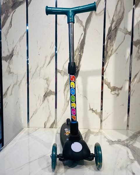 Kids Foldable Scooters with Lights on wheels at Happy Toys 0