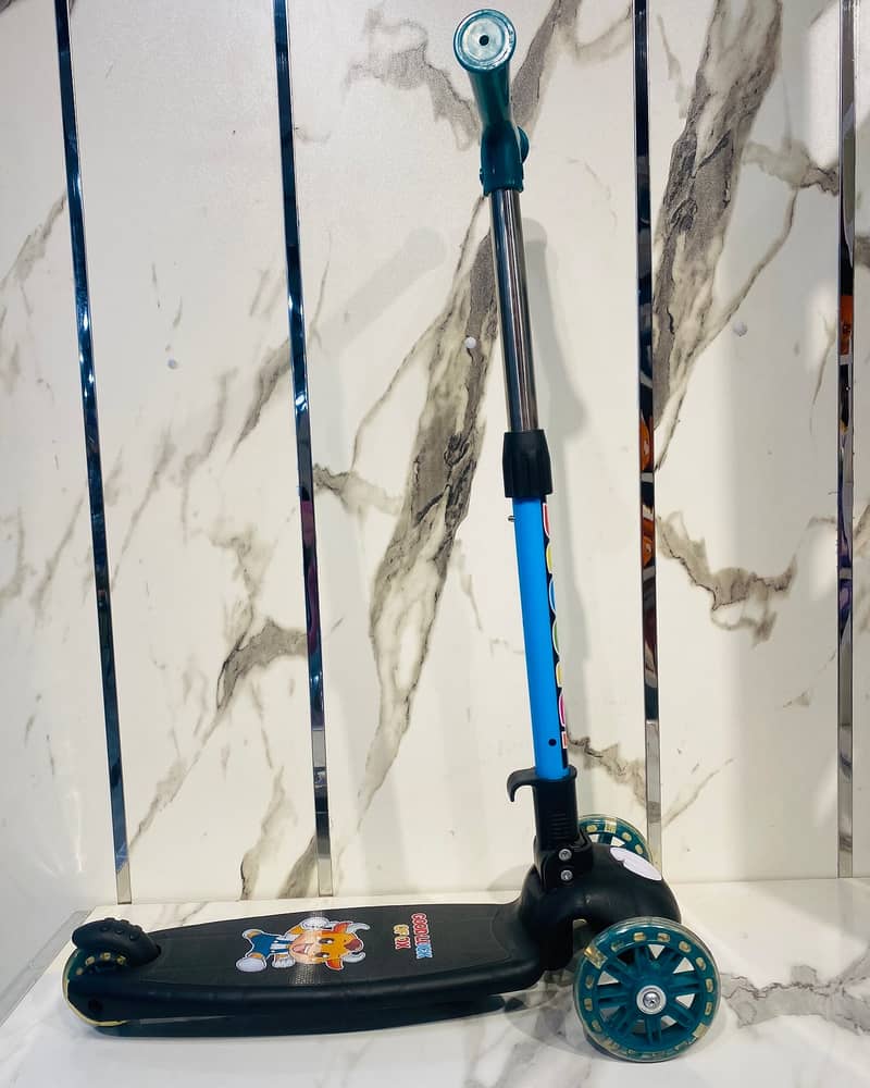 Kids Foldable Scooters with Lights on wheels at Happy Toys 7