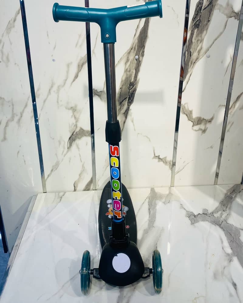 Kids Foldable Scooters with Lights on wheels at Happy Toys 8