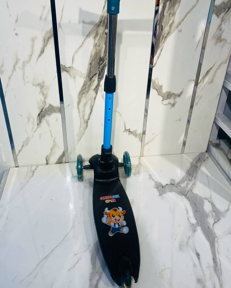 Kids Foldable Scooters with Lights on wheels at Happy Toys 11