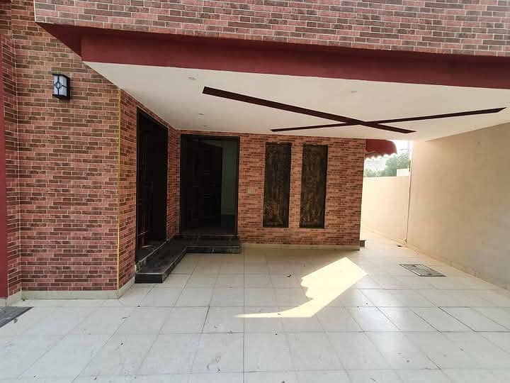 10 Marla Like New House Available For Sale In Bahria Town Sector C Lahore 0