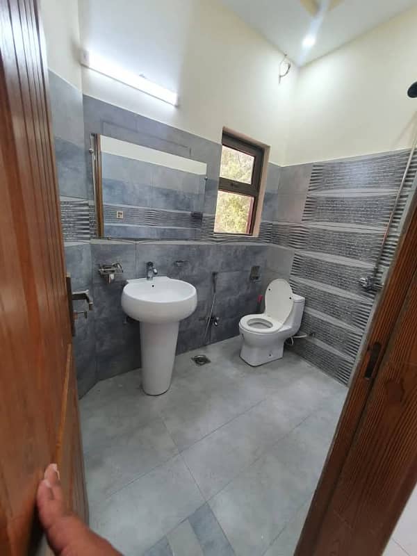 10 Marla Like New House Available For Sale In Bahria Town Sector C Lahore 10