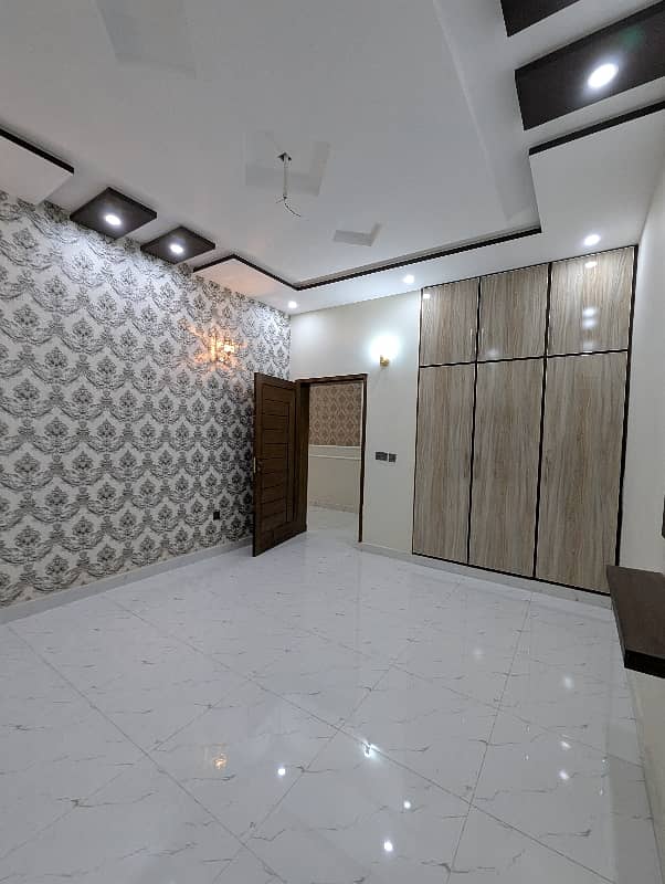 10 Marla VIP Double Storey Well Luxery Hot Location Brand New Modern Style Available For Sale In Nasheman Phase 1 Sorrounding UCP University Lahore. 24