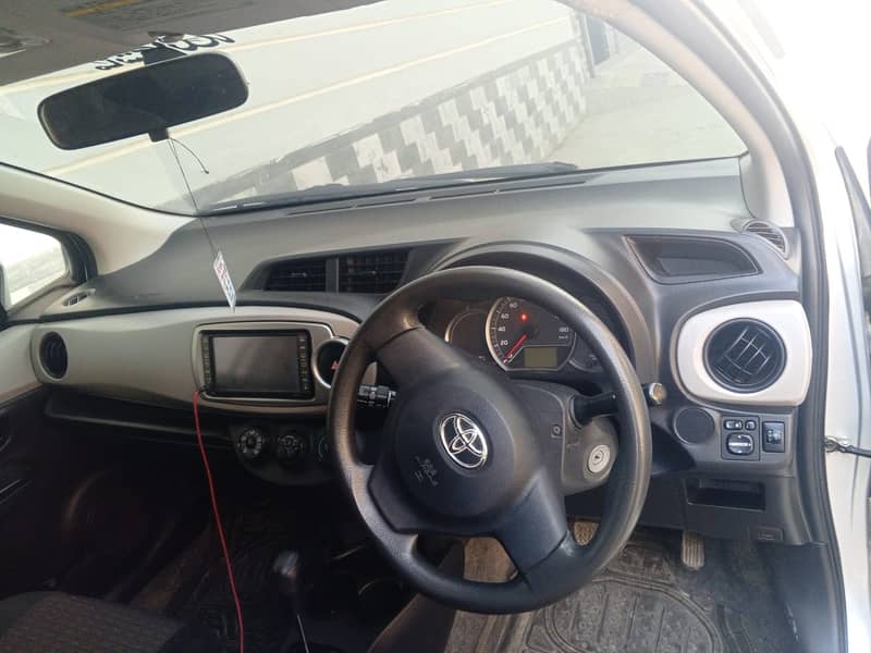 Toyota Vitz 2013 5