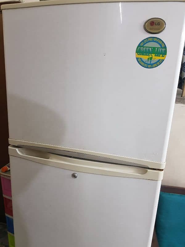 Original LG medium size fridge for sale 1