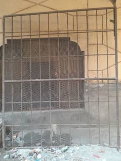 iron Grill hen cage door