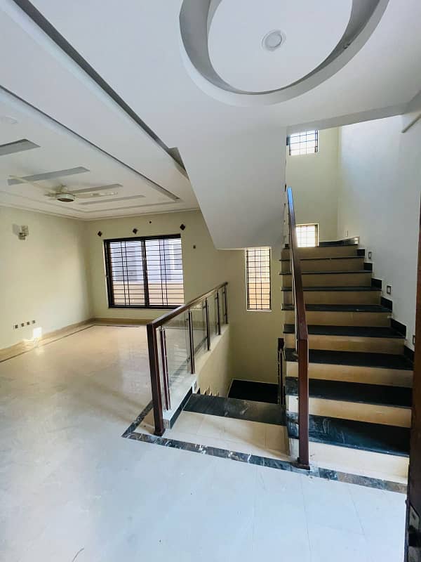 beautifull house for rent in H block bahria town phase 8 11