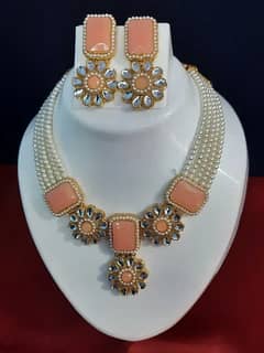 girl or woman required for artificial jewellery Making