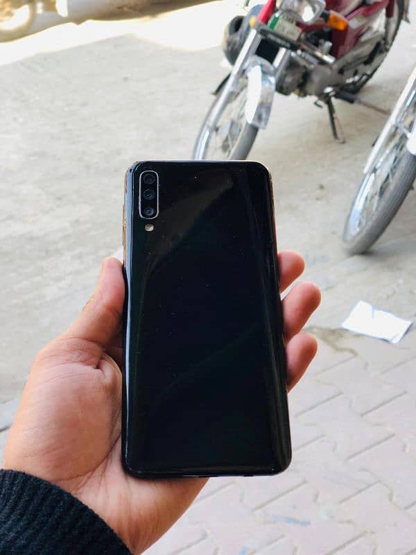 Samsung Galaxy A50 4/128 For Sale 1