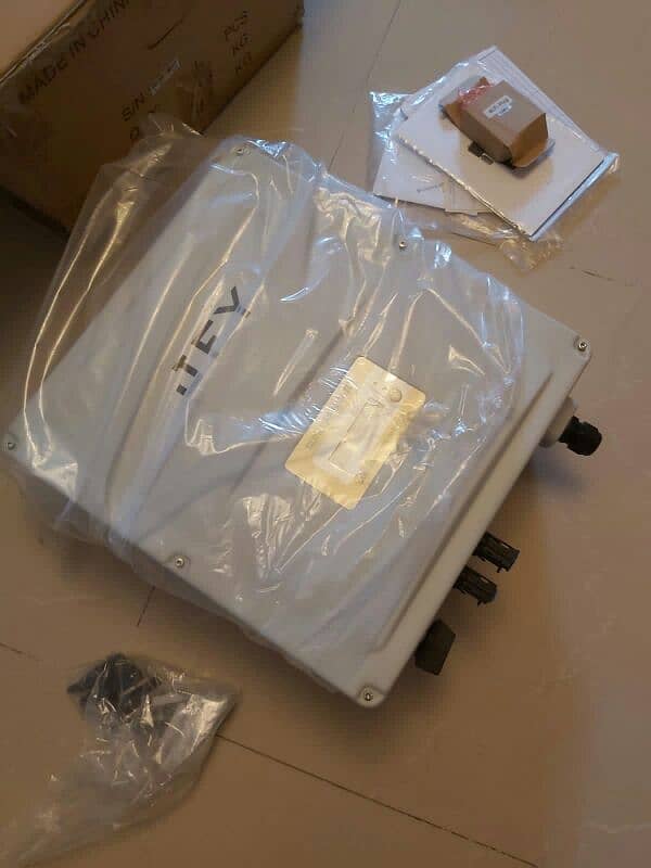 Family moving selling Brand new Solar inverter JFYTL5000 12