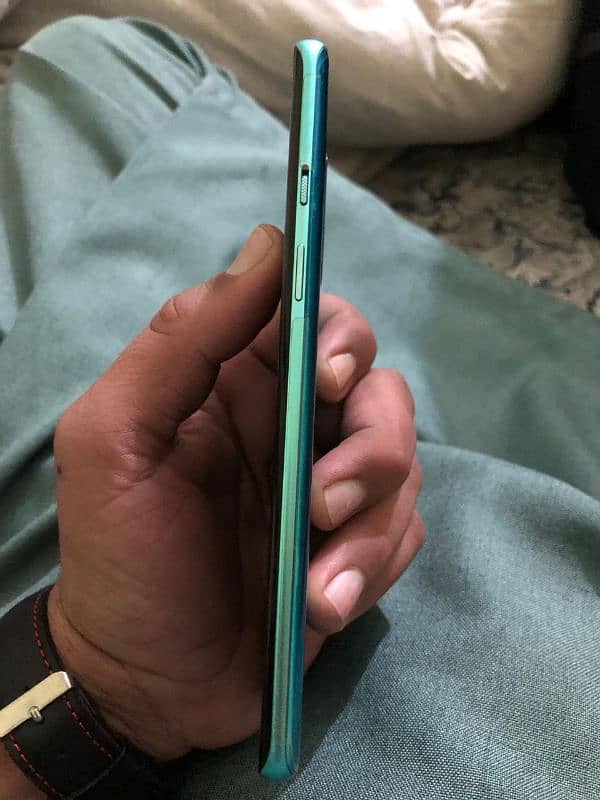 OnePlus 8 10/10 condition 8/128 GB with sim time working 4