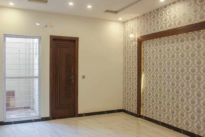 Double Pair Duplex 10 Marla Brand New House For Sale In Johar Town Gas Meter Installed 13