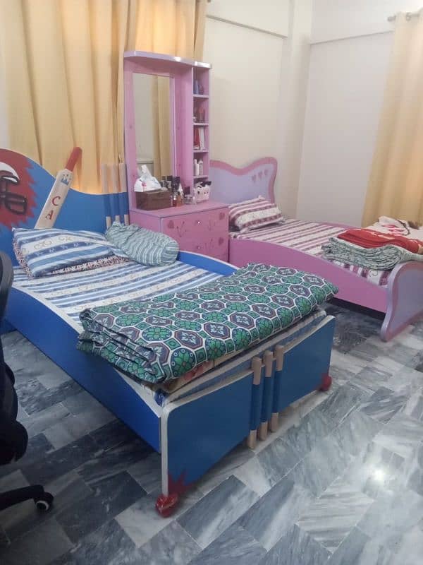 Children's Bed and Dressings Table 5