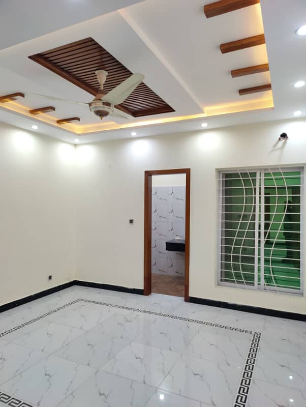 7.32 Marla Facing Park Model House For Sale In Dreams Garden Lahore 13