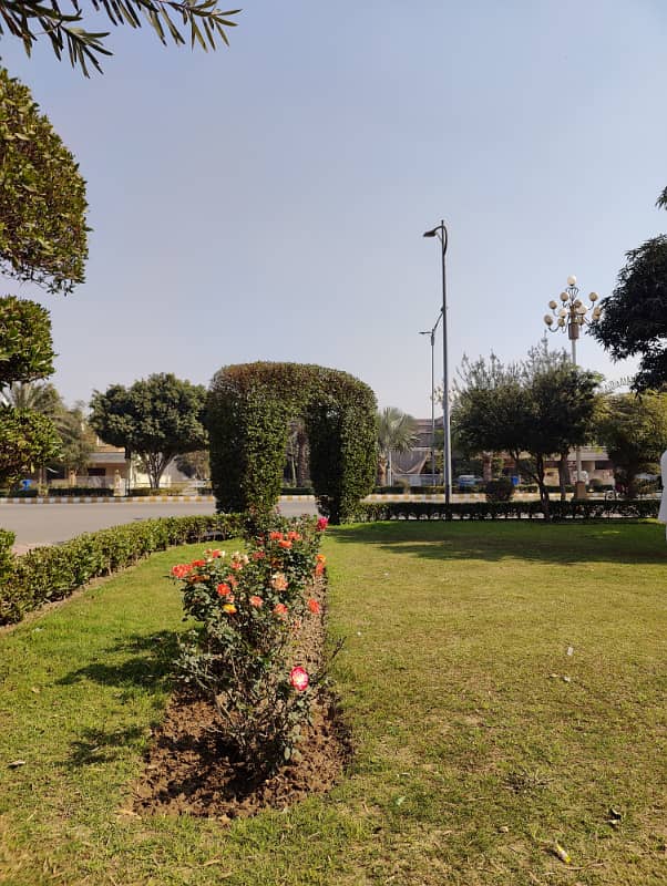 7.32 Marla Facing Park Model House For Sale In Dreams Garden Lahore 25