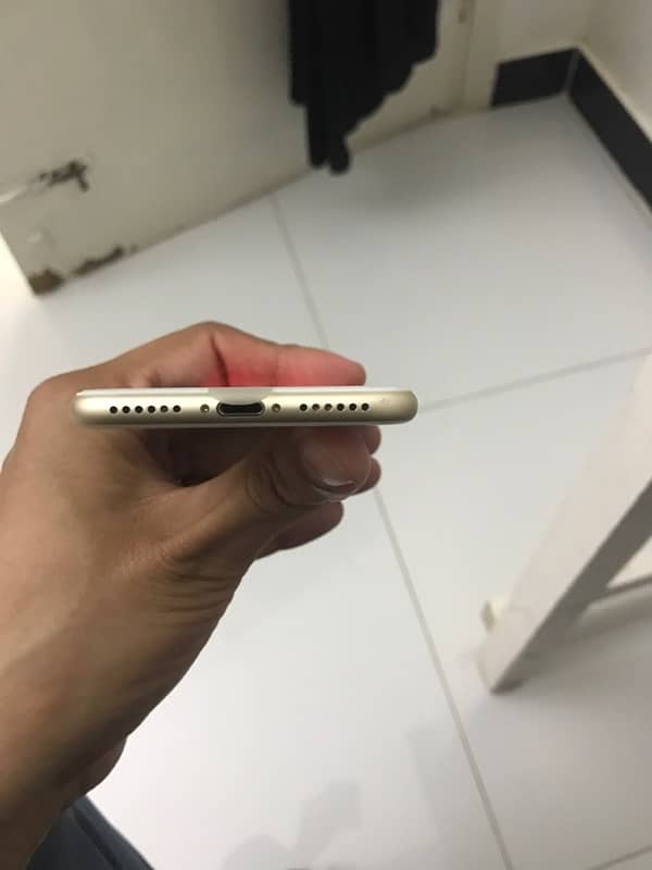 iPhone 7 (non-pta) 3