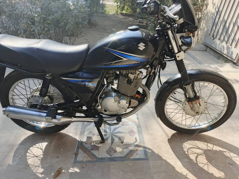 Suzuki GS 150 2023 4