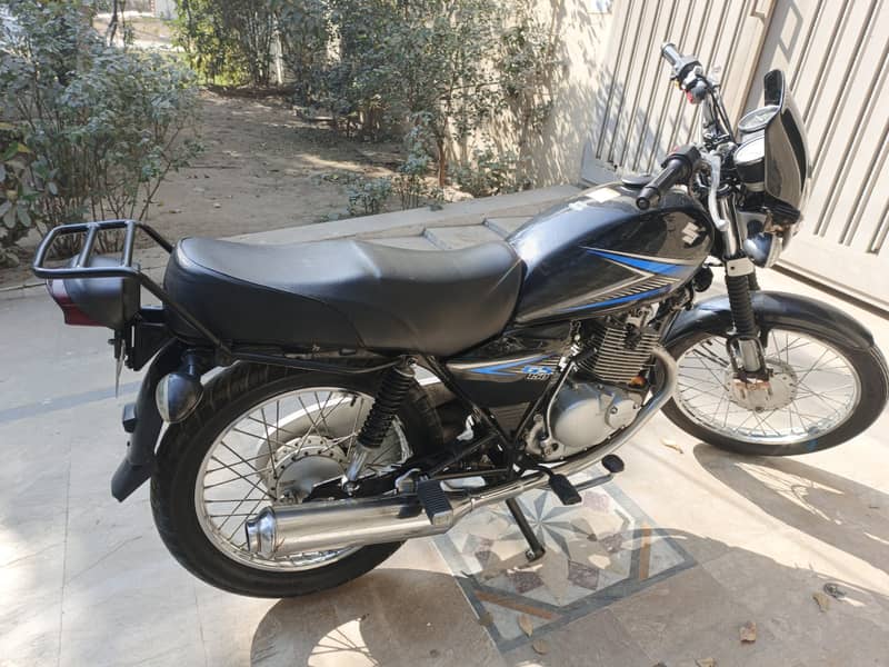 Suzuki GS 150 2023 5