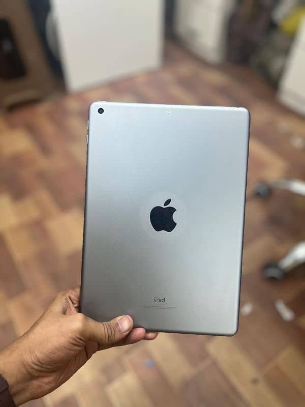 IPAD 6th Generation 32 Gb 1