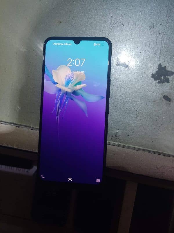 vivo v20se (8/128) . with original flash charger. 0