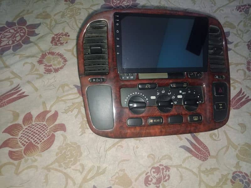 one piece of parado LCD (TSL) for sale model 2010 landcarozar 1