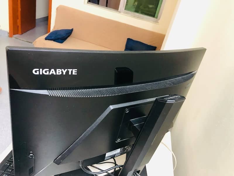 Gigabyte Curved Gaming Monitor 27" 165Hz Box Warranty 3