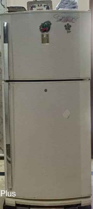 Dawlence  full size Refrigerator 0