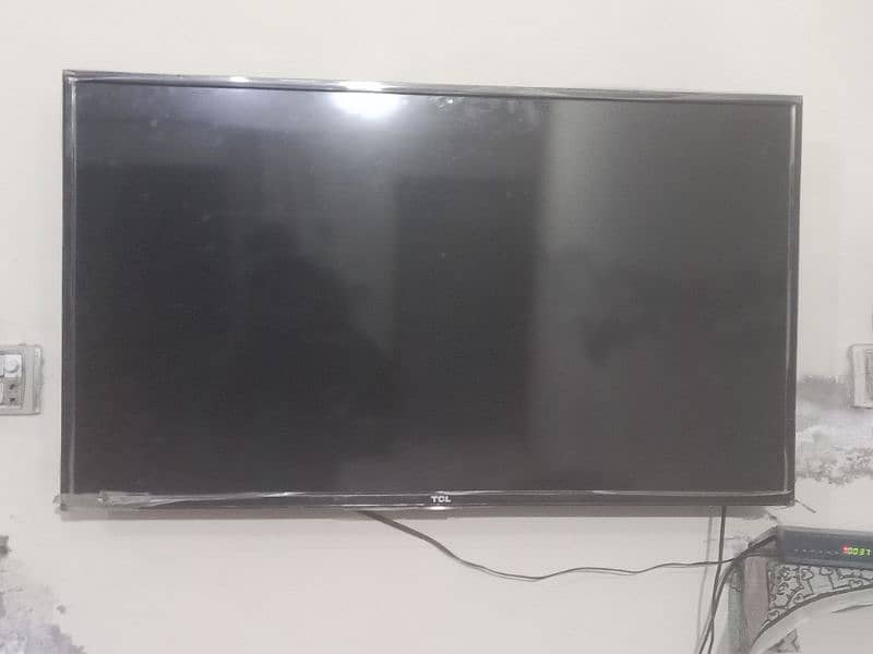 LED model L40D4900 2