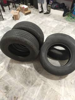 "265/65 R17 Tire for Sale - Excellent Condition!"