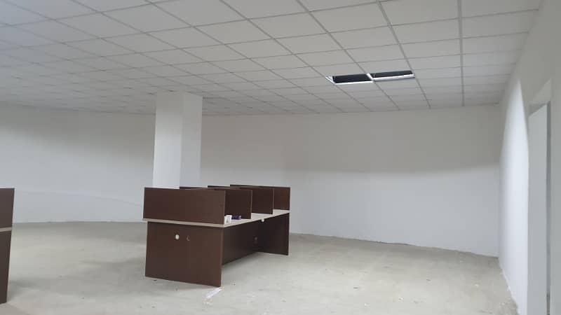 700 Square Feet Commercial New Corporate OFFICE FOR RENT GULBERG 3 2