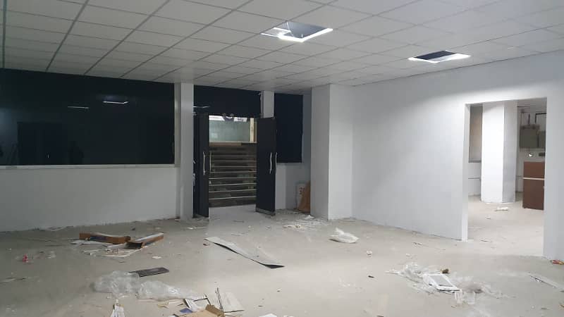 700 Square Feet Commercial New Corporate OFFICE FOR RENT GULBERG 3 3