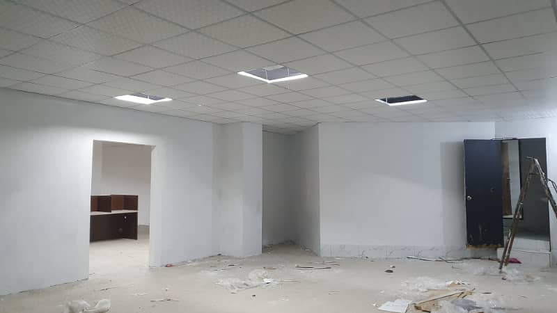 700 Square Feet Commercial New Corporate OFFICE FOR RENT GULBERG 3 5