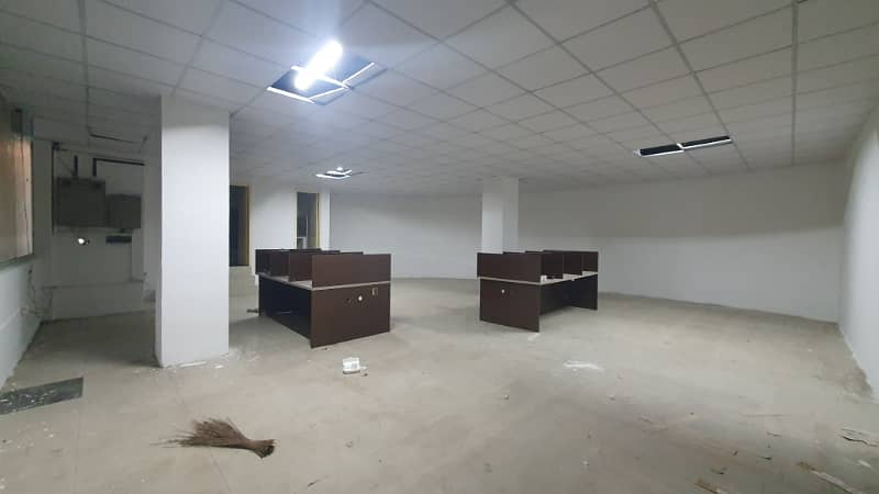 700 Square Feet Commercial New Corporate OFFICE FOR RENT GULBERG 3 7