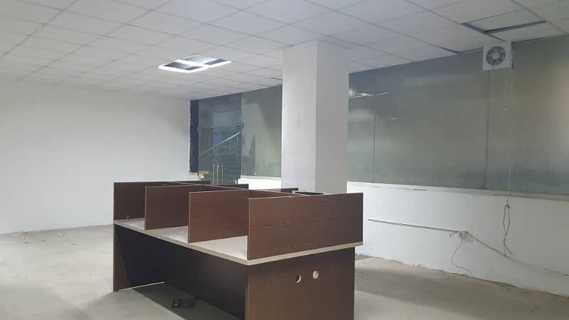 700 Square Feet Commercial New Corporate OFFICE FOR RENT GULBERG 3 9