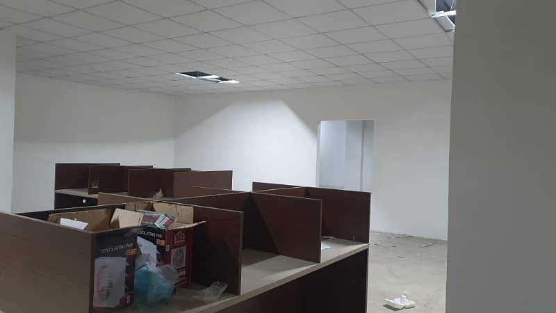 700 Square Feet Commercial New Corporate OFFICE FOR RENT GULBERG 3 10