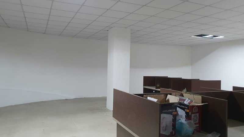 700 Square Feet Commercial New Corporate OFFICE FOR RENT GULBERG 3 14