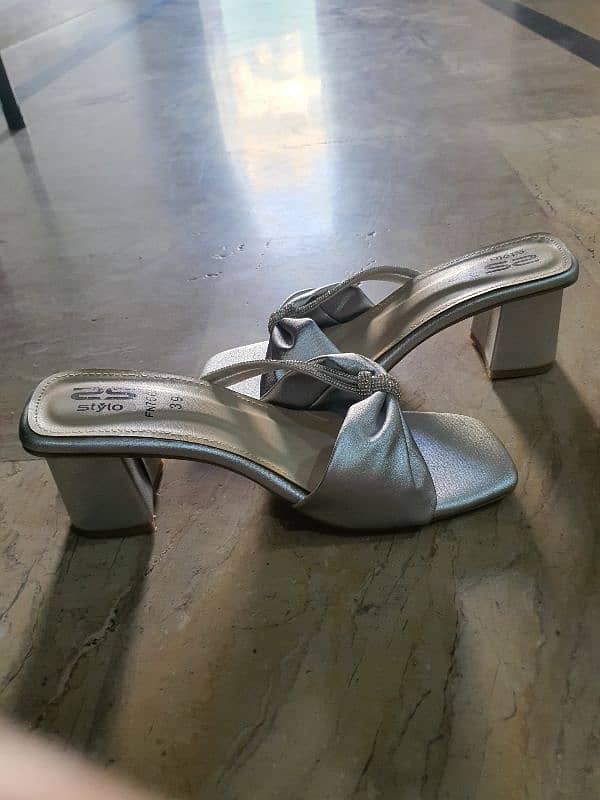 silver heels 1