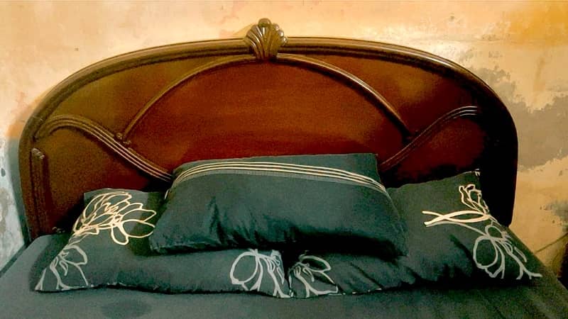 Bed for sale pure wooden 0