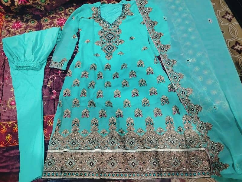 3Piece shapoon souit and clothes 0