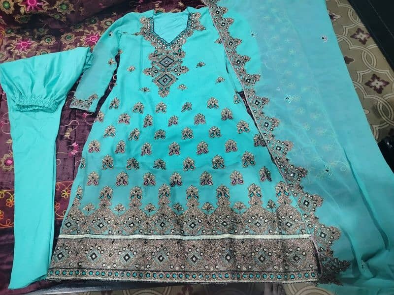 3Piece shapoon souit and clothes 2