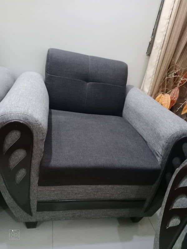 7 seater sofa set available 2