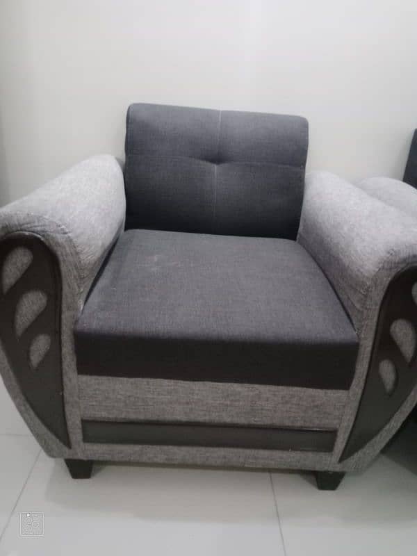 7 seater sofa set available 4