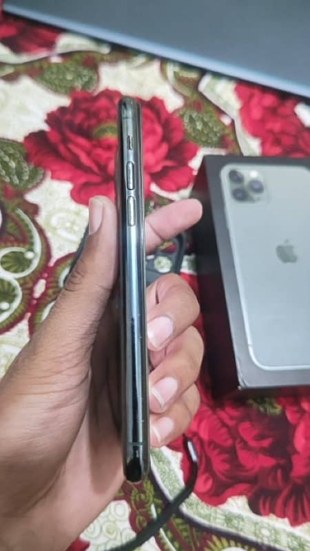 iPhone 11 Pro 256gb (N. PTA Box) 2