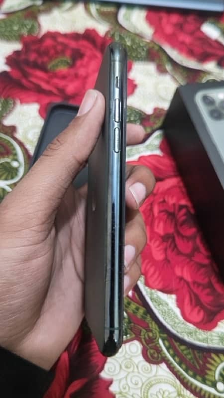 iPhone 11 Pro 256gb (N. PTA Box) 5